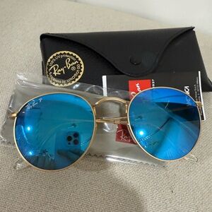 NEW Ray-Ban
RB3447 Round Flash Lenses